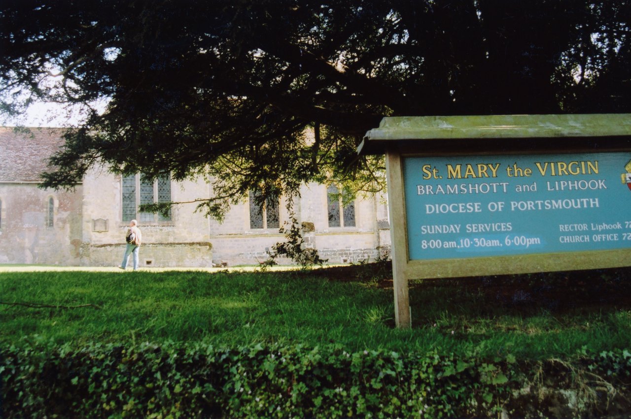 AandM England 2005 St Mary the Virgin-Bramshot-Liphook Hooke was rector in 1600s